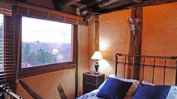 6 slaapkamers, een strijkplank/strijkijzer, wifi, beddengoed