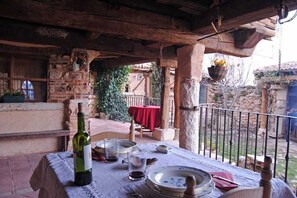 Outdoor dining - Rural House The song of the bird (Adrada de piron)