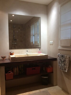 Hair dryer, towels