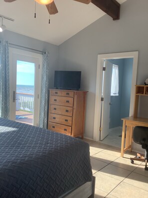 3 bedrooms, desk, iron/ironing board, travel crib