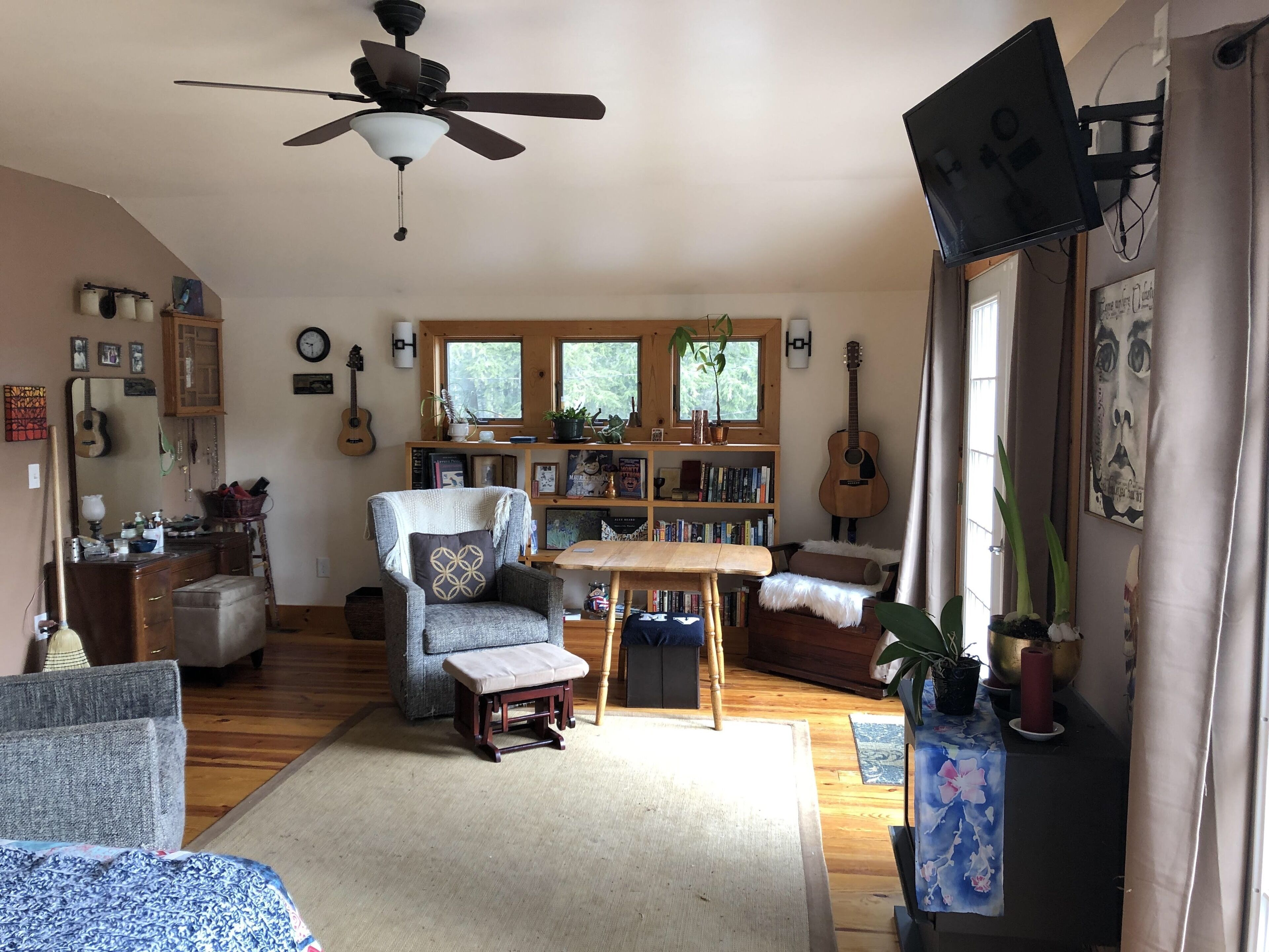 Tv, tv-spel, dvd-spelare och böcker