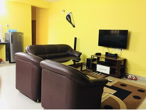Televisor, taula de tennis de taula i estèreo 