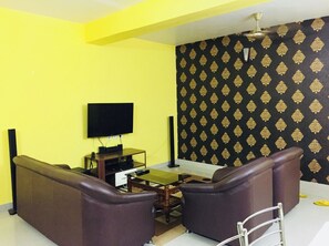 TV, ping pong, stereo