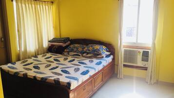 3 bedrooms, iron/ironing board