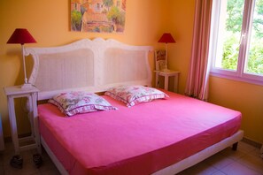 3 makuuhuonetta, silitysrauta/-lauta, ilmainen Wi-Fi, vuodevaatteet