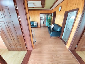 House, 3 Bedrooms | Living room