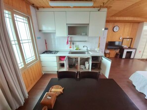 Estudio (A) | Cocina privada | Frigorífico, microondas, placa de cocina y hervidor eléctrico