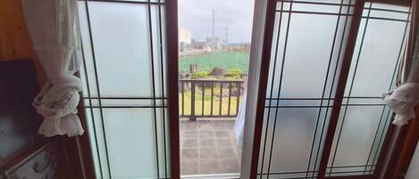 Maison, 3 chambres | Salle de séjour | Télévision à écran plat