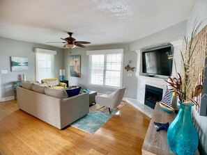 TV, caminetto, tavolo da calcetto