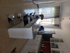 Fridge, microwave, blender - wonderful location . (Orotina)