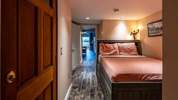 1 bedroom, laptop workspace, iron/ironing board, WiFi