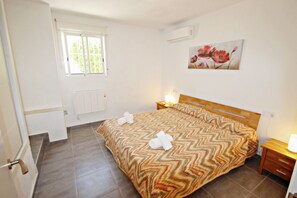 2 slaapkamers, een strijkplank/strijkijzer, wifi, beddengoed