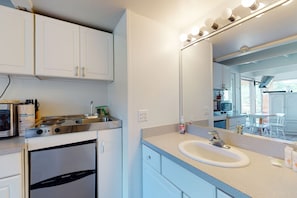 Fridge, stovetop, cookware/dishes/utensils