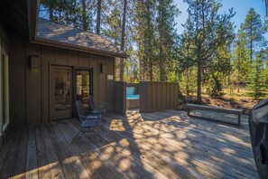 Terrace/patio - Sunriver Stay with A/C, Deck & Family Layout (Bend)