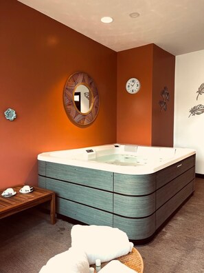 Sauna, hot tub