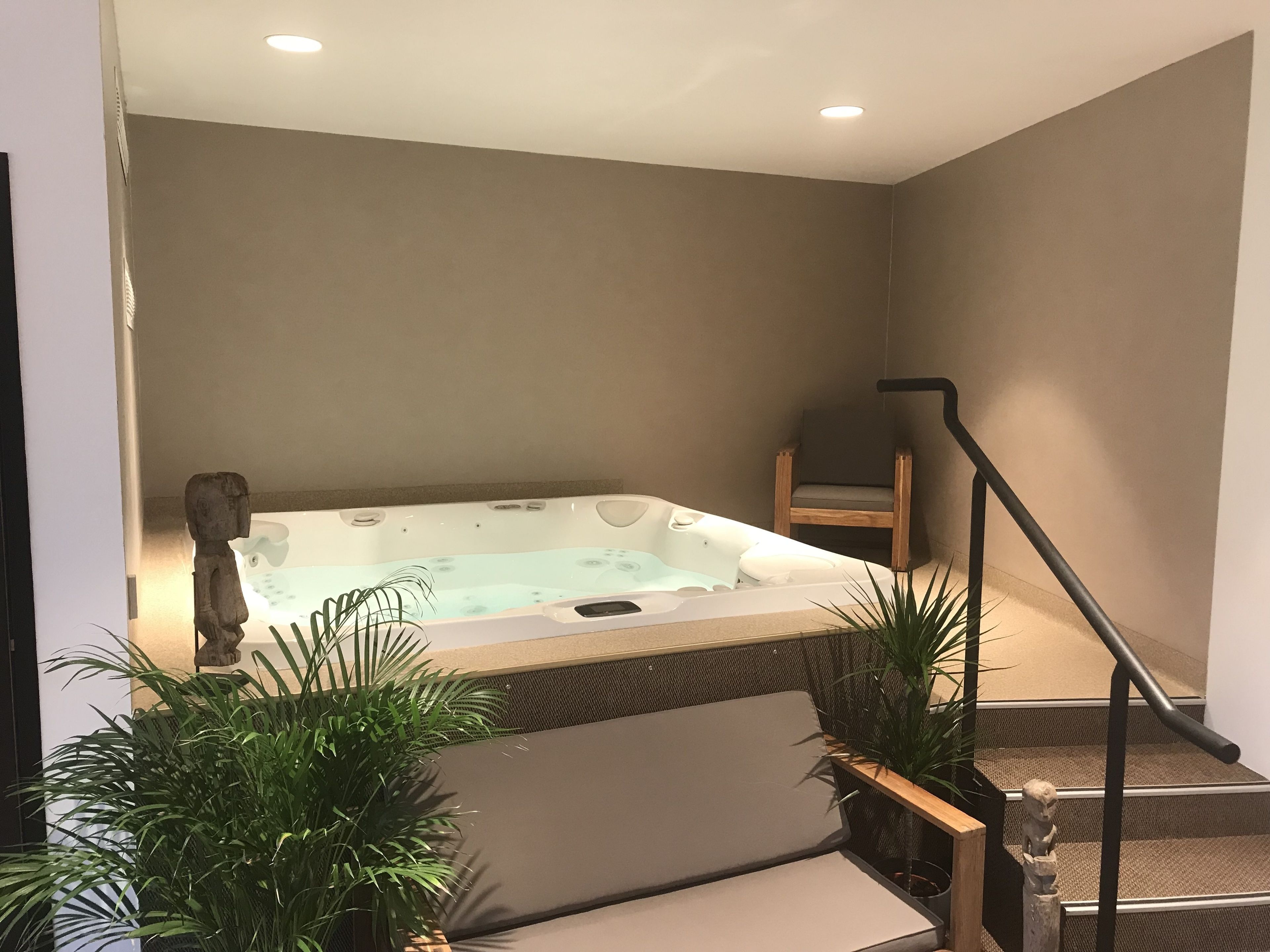 indoor spa tub