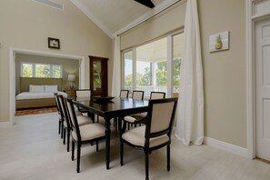 Dining - Silk Cotton Villa 9 (Nassau)