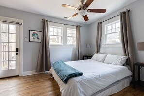 1 bedroom, desk, iron/ironing board, WiFi
