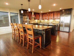 Fridge, microwave, oven, stovetop - Stunning Views of Greers Ferry Lake! Pool Table, Fire Pit, Large Deck, & More (Heber Springs)