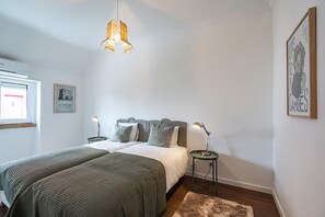 2 bedrooms, iron/ironing board, WiFi, bed sheets - Currant Apartment, Wifi, AC, Terrace (Lisboa)