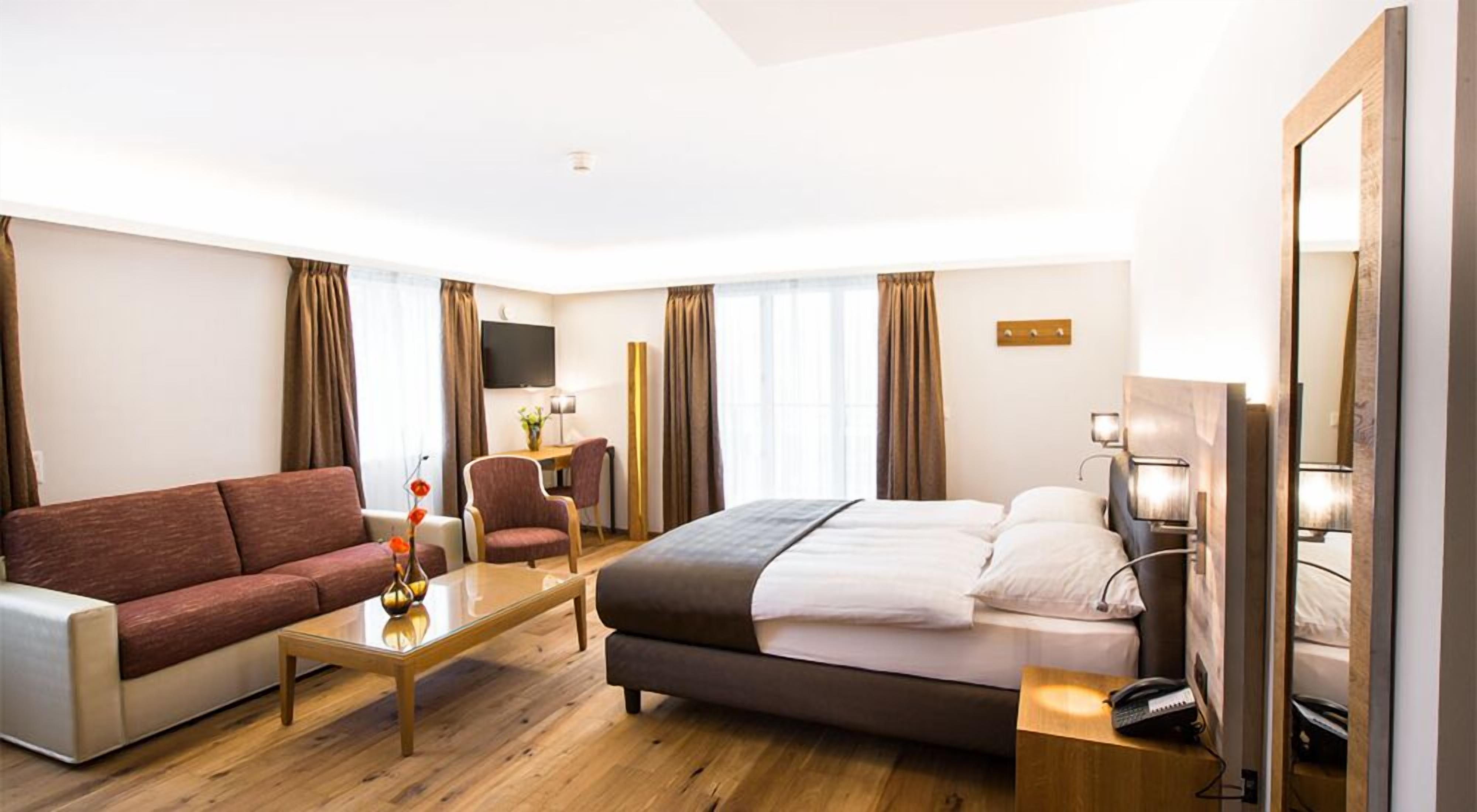 junior suite | in-room safe, free wifi, bed sheets, wheelchair access