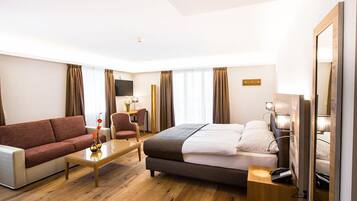 Junior Suite | In-room safe, free WiFi, bed sheets, wheelchair access