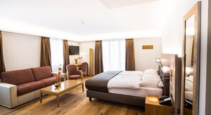 Junior Suite | In-room safe, free WiFi, bed sheets, wheelchair access - Romantik Hotel Le Vignier (Pont-en-Ogoz)