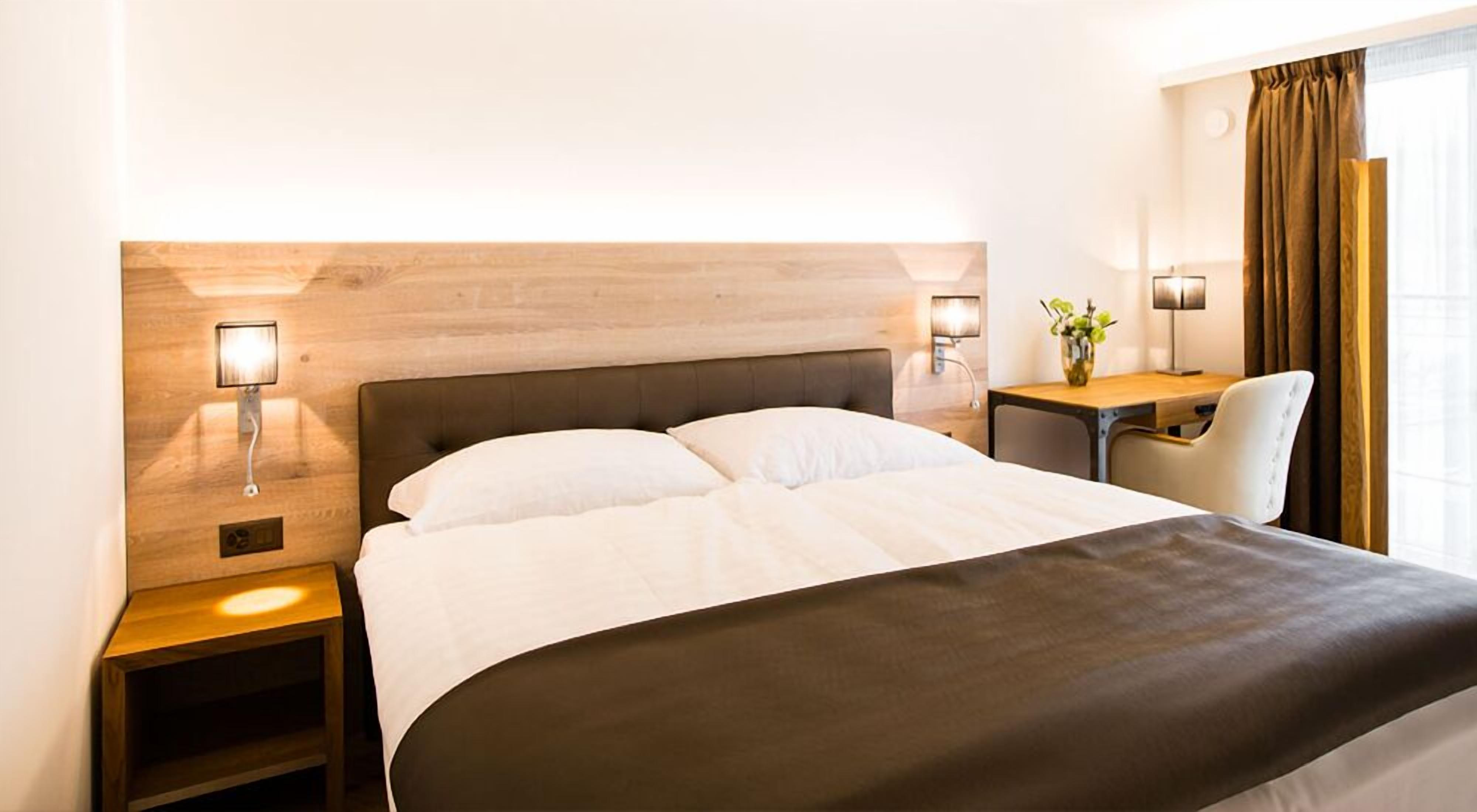 in-room safe, free wifi, bed sheets, wheelchair access
