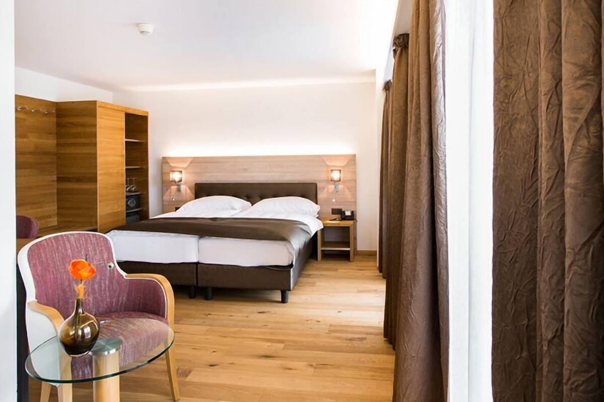 in-room safe, free wifi, bed sheets, wheelchair access