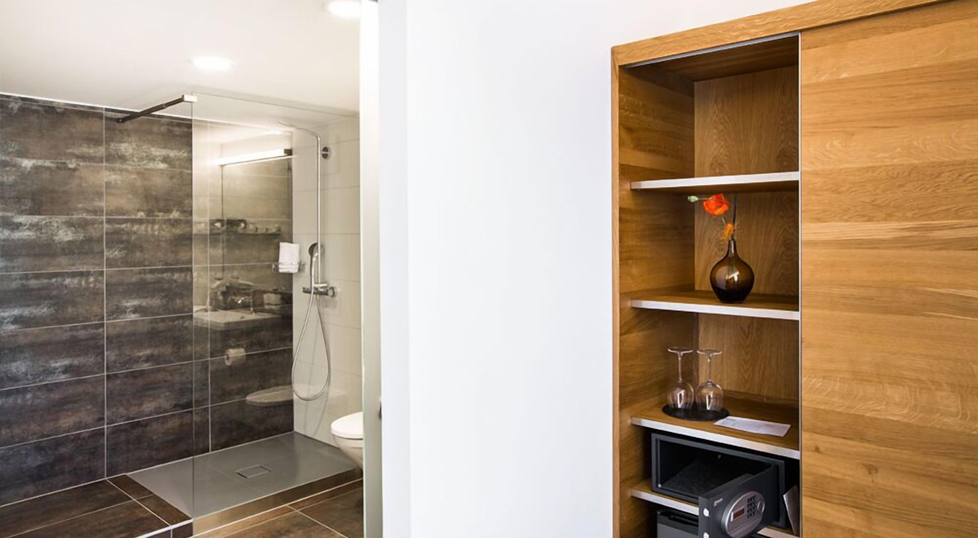 double or twin room, lake view | in-room safe, free wifi, bed sheets, wheelchair access