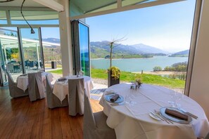 Daily buffet breakfast (CHF 18 per person) - Romantik Hotel Le Vignier (Pont-en-Ogoz)