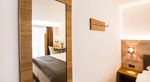 Cofres nos quartos, Wi-Fi de cortesia, roupa de cama