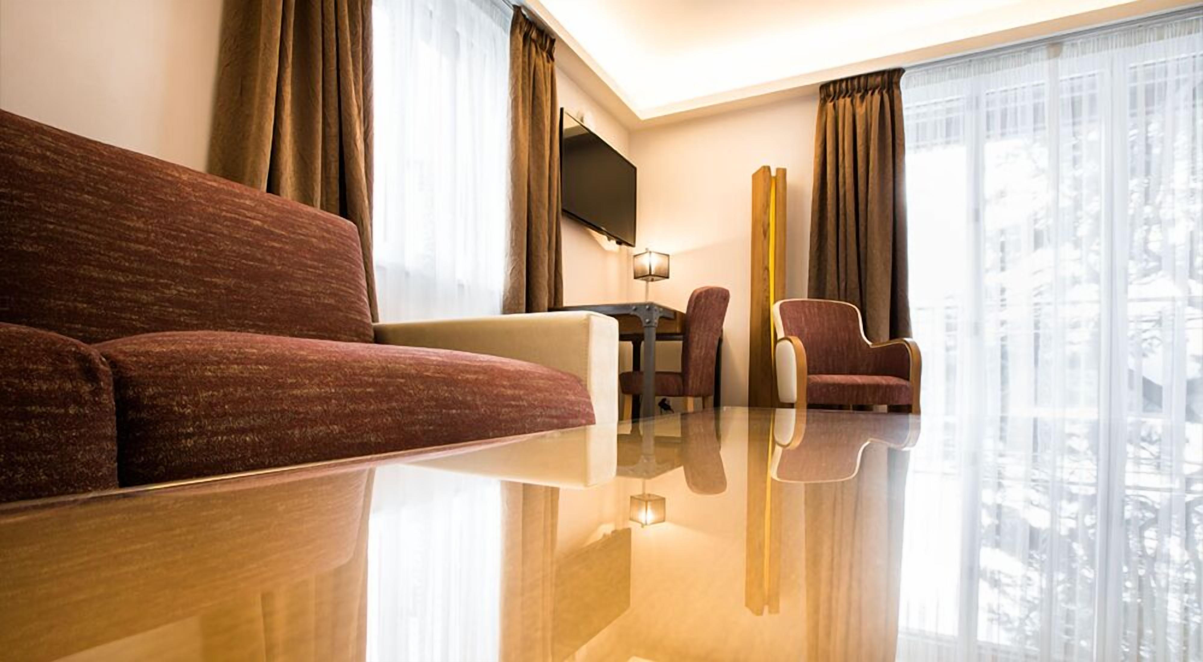junior suite | in-room safe, free wifi, bed sheets, wheelchair access