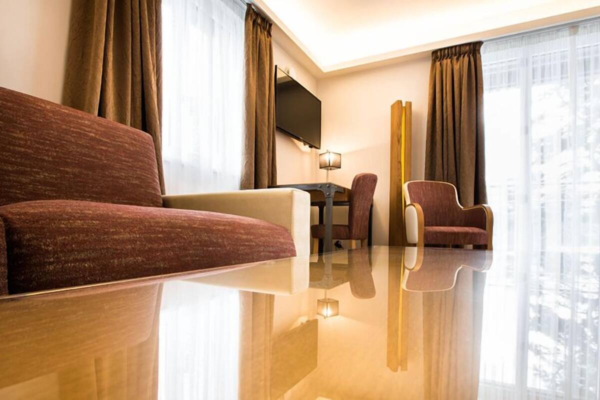 junior suite | in-room safe, free wifi, bed sheets, wheelchair access