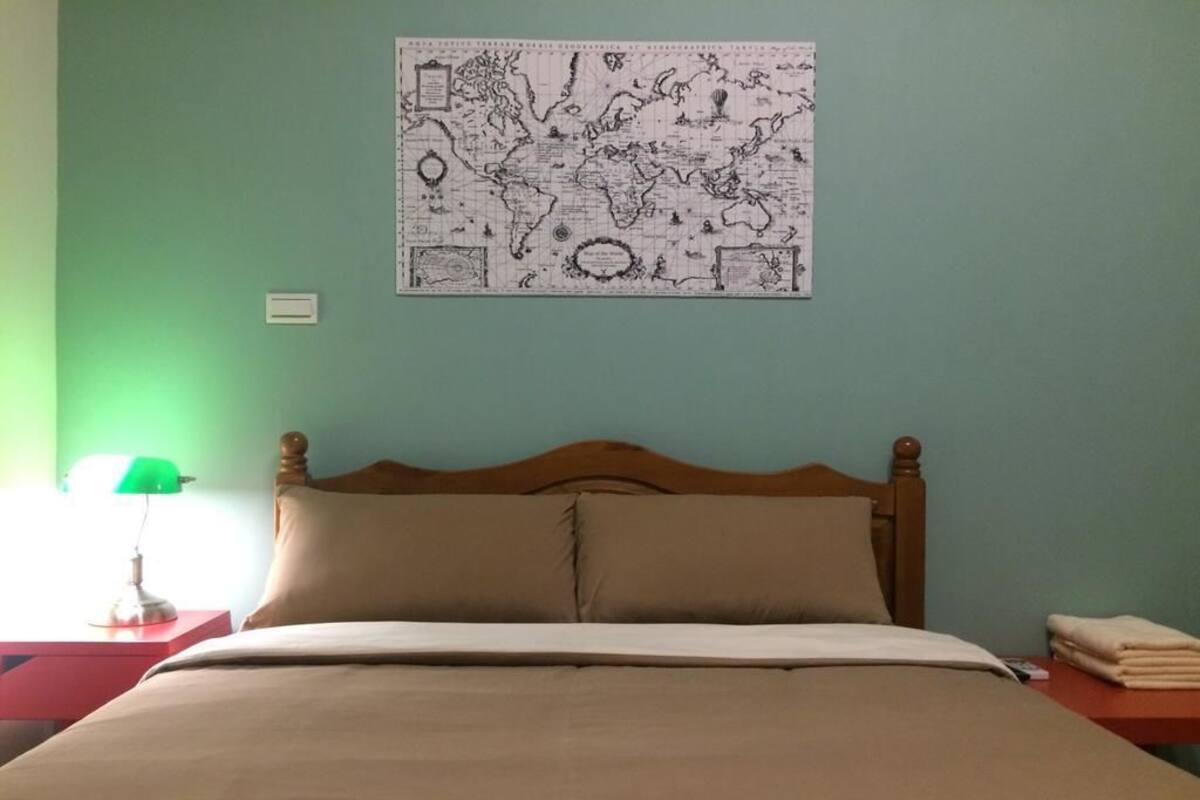 Sistema de insonorización, wifi gratis y ropa de cama