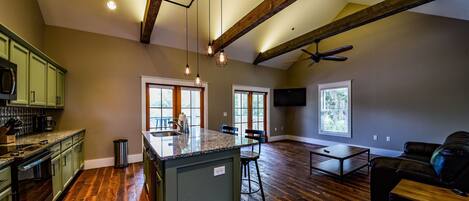 Micro-ondes, lave-vaisselle, cafetière/bouilloire