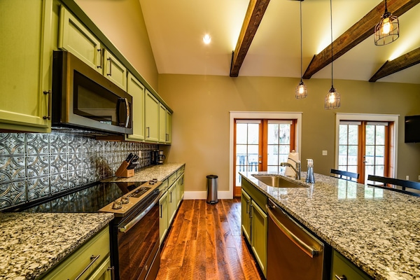 Micro-ondas, lava-louças, cafeteira/chaleira