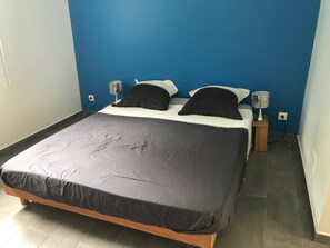 1 غرفة نوم ومكواة/لوح كي