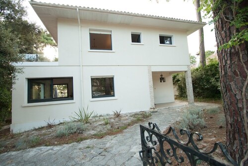 Quiet family villa 5 minutes from the beach