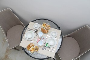 Breakfast meal - B&B Napolimilionaria 2 (Naples)