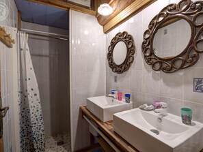 Bathroom - Eco-friendly cottage for 6 near ski slopes in Chalmazel (Jeansagnière)