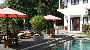 Outdoor pool, open 7:00 AM to 7:00 PM, pool umbrellas, pool loungers