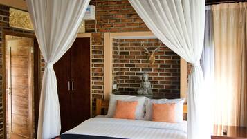 In-room safe, individually decorated, individually furnished, desk