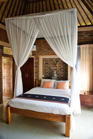 Family Room, 2 Bedrooms | In-room safe, individually decorated, individually furnished, desk - Astana Swaha Villa (Sidemen)