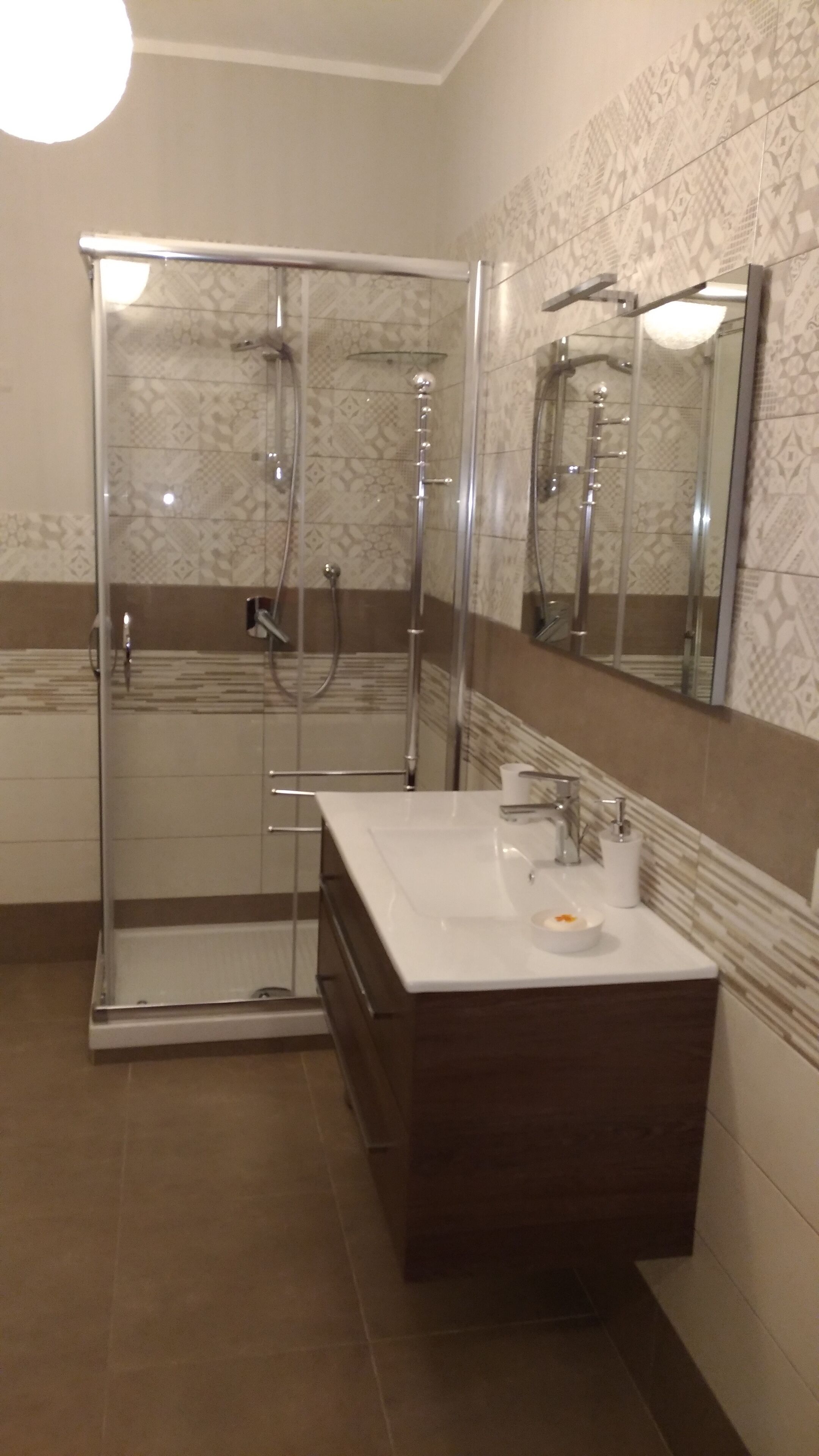 Doccia, asciugacapelli, bidet, asciugamani