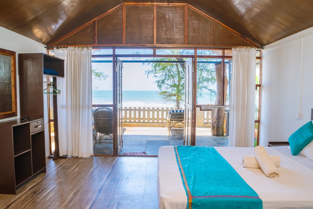 Deluxe Room, 1 Queen Bed, Sea View