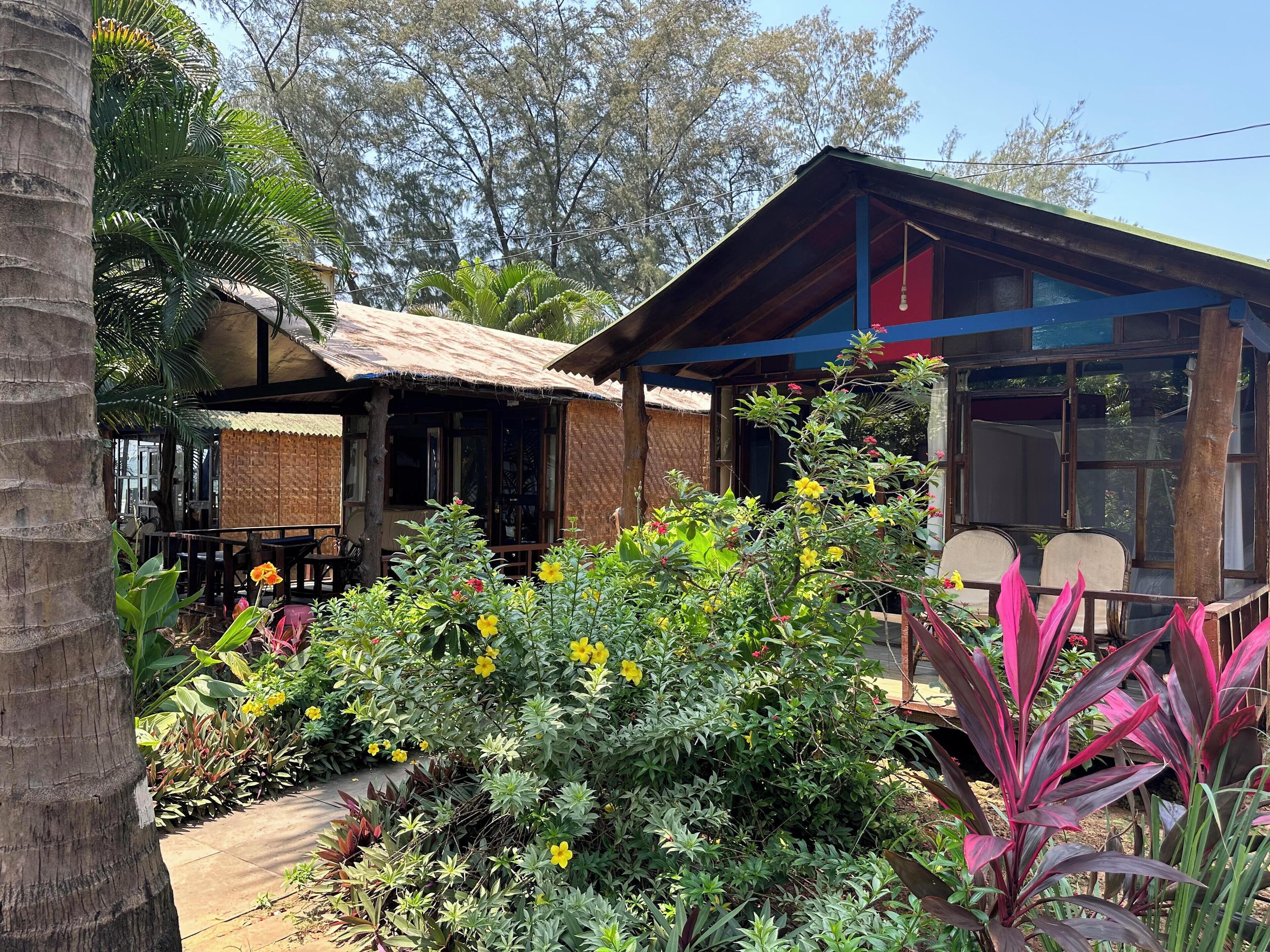 标准房, 部分海景 | 办公桌、笔记本电脑工作区、免费 WiFi、床单