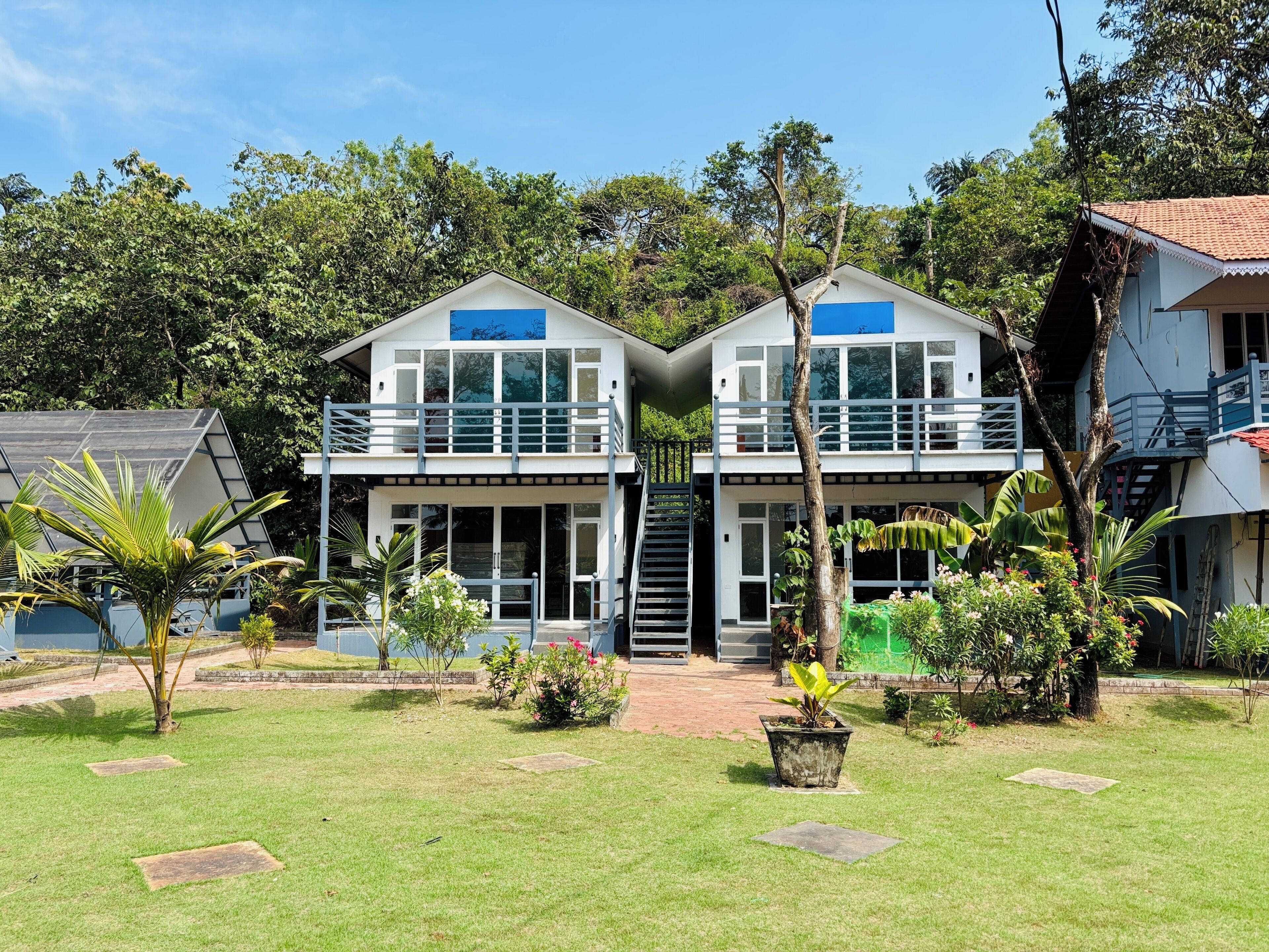 Luxury Villa | Desk, laptop workspace, free WiFi, bed sheets