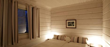 Comfort Chalet, Sauna, Courtyard View | Soundproofing, iron/ironing board, free WiFi, bed sheets