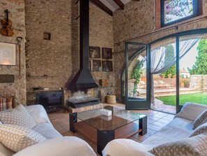 Fernseher, Tischtennisplatte